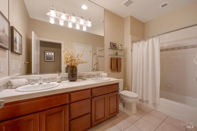 2029 Park Vista Ct, Santa Rosa, CA 95405