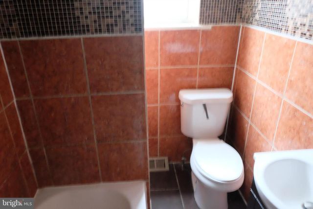 2144 NATRONA, Philadelphia, PA 19121