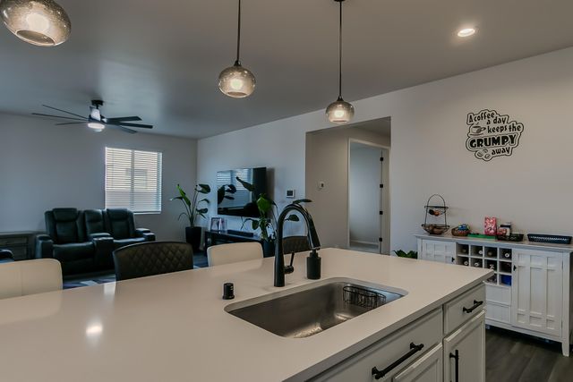 1050 Teena Road SE, Rio Rancho, NM 87124