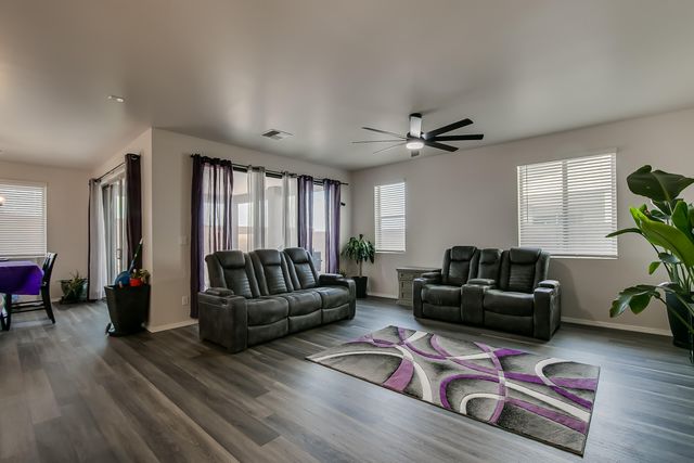 1050 Teena Road SE, Rio Rancho, NM 87124