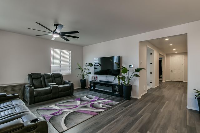 1050 Teena Road SE, Rio Rancho, NM 87124