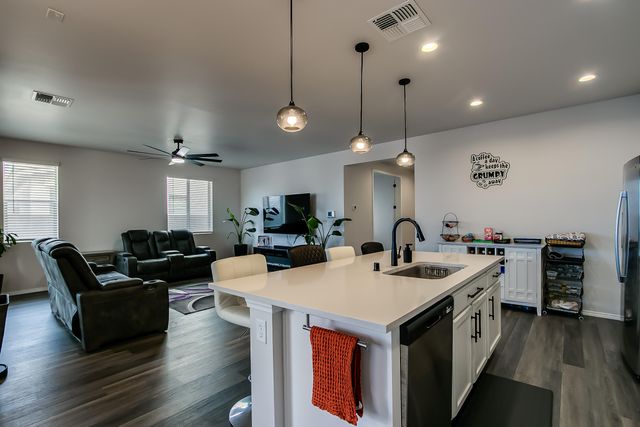 1050 Teena Road SE, Rio Rancho, NM 87124