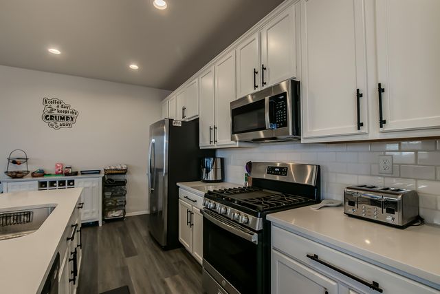 1050 Teena Road SE, Rio Rancho, NM 87124