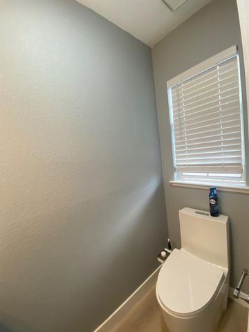 827 Saint Andrew St, Lathrop, CA 95330