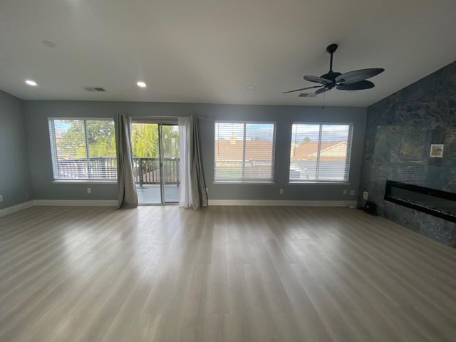 827 Saint Andrew St, Lathrop, CA 95330