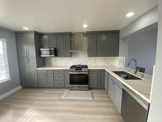 827 Saint Andrew St, Lathrop, CA 95330