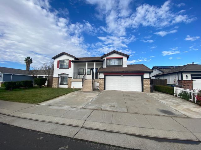 827 Saint Andrew St, Lathrop, CA 95330