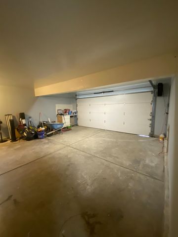 827 Saint Andrew St, Lathrop, CA 95330