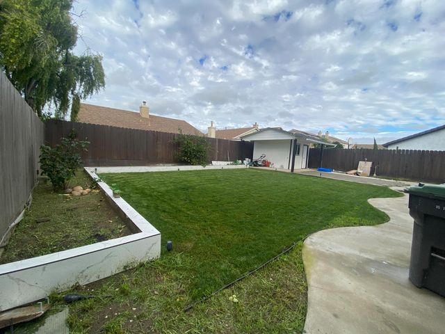 827 Saint Andrew St, Lathrop, CA 95330