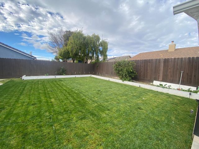 827 Saint Andrew St, Lathrop, CA 95330