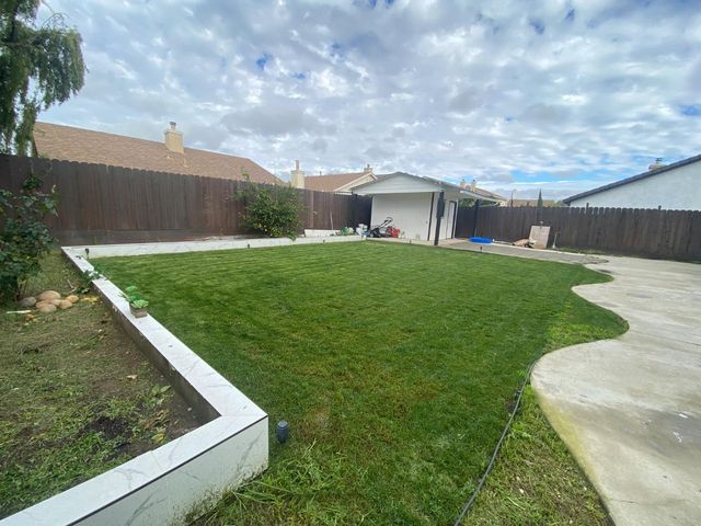 827 Saint Andrew St, Lathrop, CA 95330