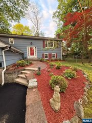 436 Meadowbrook Avenue, Ridgewood, NJ 07450