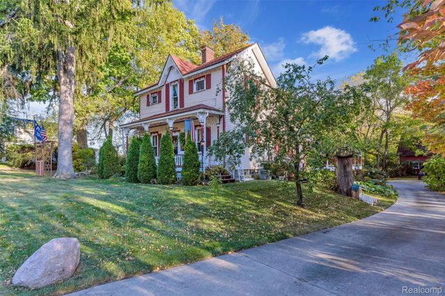 327 Reid Road, Grand Blanc, MI 48439