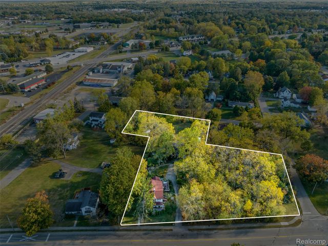 327 Reid Road, Grand Blanc, MI 48439