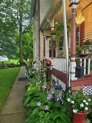 327 Reid Road, Grand Blanc, MI 48439