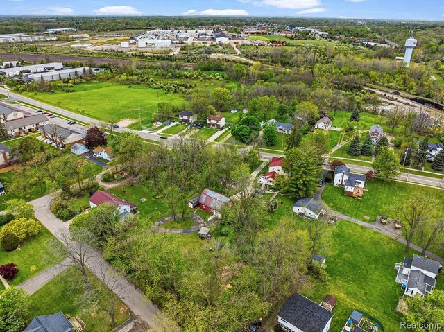 327 Reid Road, Grand Blanc, MI 48439