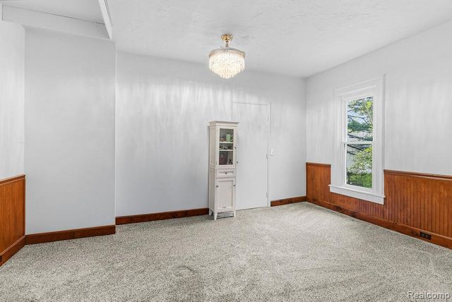 327 Reid Road, Grand Blanc, MI 48439