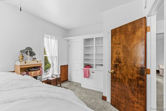 327 Reid Road, Grand Blanc, MI 48439
