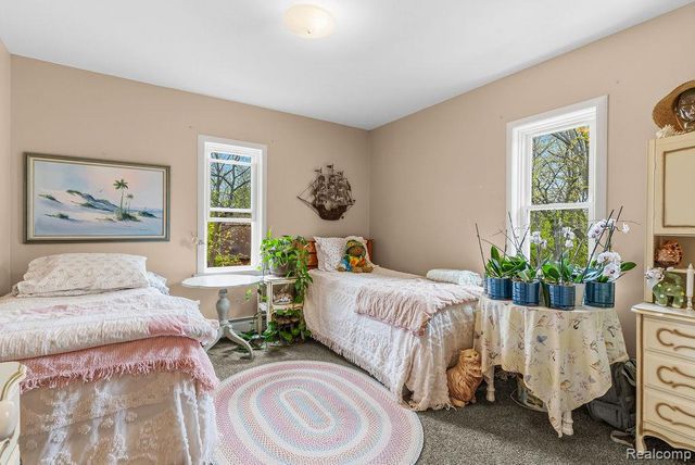 327 Reid Road, Grand Blanc, MI 48439