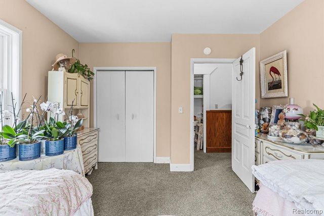 327 Reid Road, Grand Blanc, MI 48439