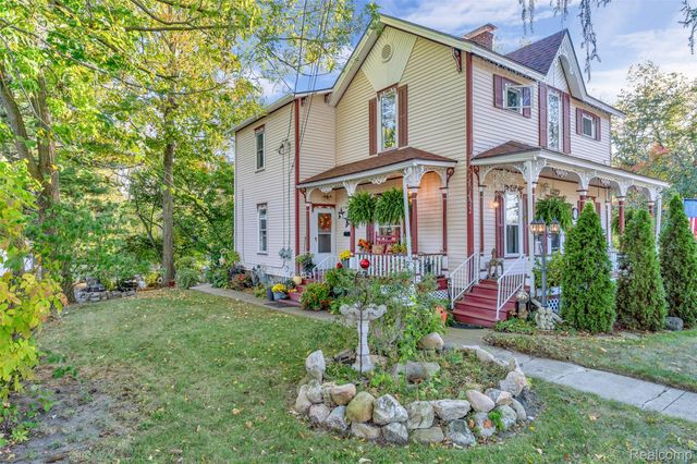 327 Reid Road, Grand Blanc, MI 48439