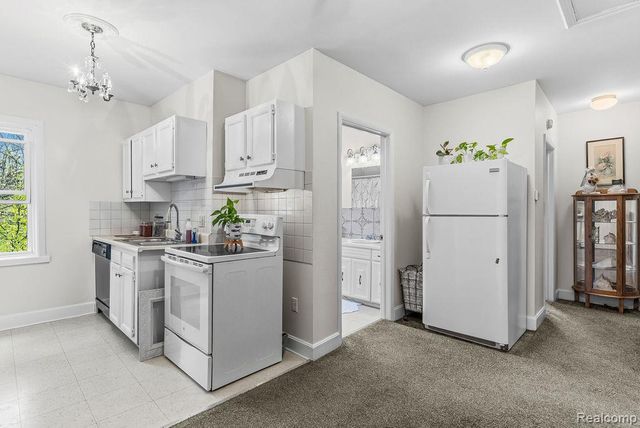 327 Reid Road, Grand Blanc, MI 48439