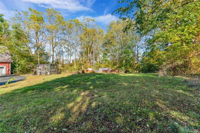 327 Reid Road, Grand Blanc, MI 48439