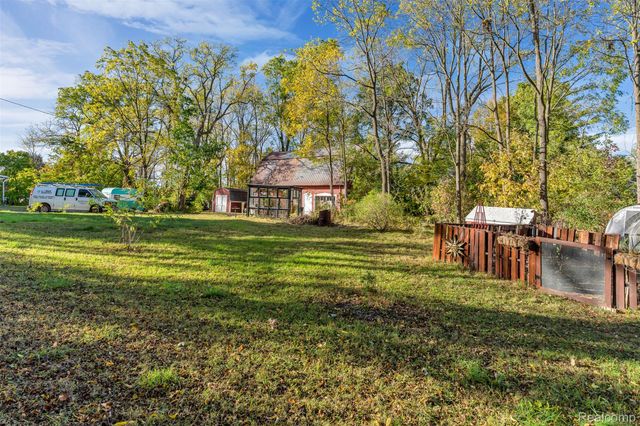 327 Reid Road, Grand Blanc, MI 48439