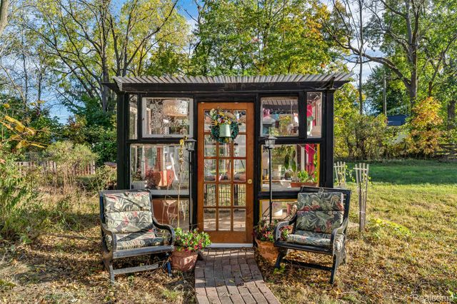 327 Reid Road, Grand Blanc, MI 48439