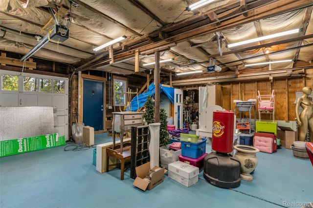 327 Reid Road, Grand Blanc, MI 48439