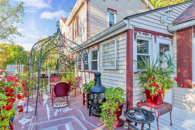327 Reid Road, Grand Blanc, MI 48439