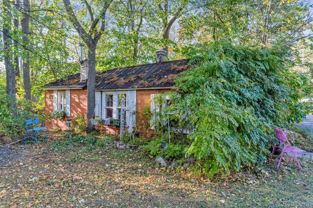 327 Reid Road, Grand Blanc, MI 48439