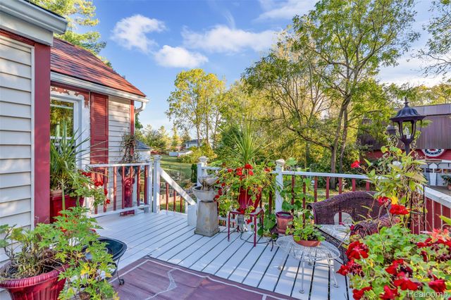 327 Reid Road, Grand Blanc, MI 48439