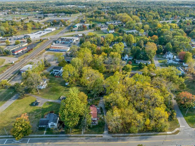 327 Reid Road, Grand Blanc, MI 48439