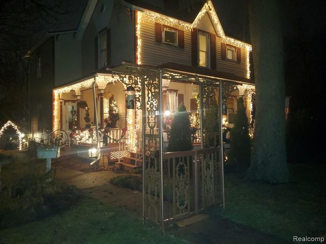 327 Reid Road, Grand Blanc, MI 48439