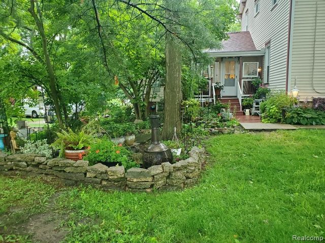 327 Reid Road, Grand Blanc, MI 48439