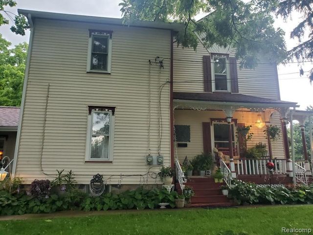 327 Reid Road, Grand Blanc, MI 48439