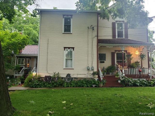 327 Reid Road, Grand Blanc, MI 48439
