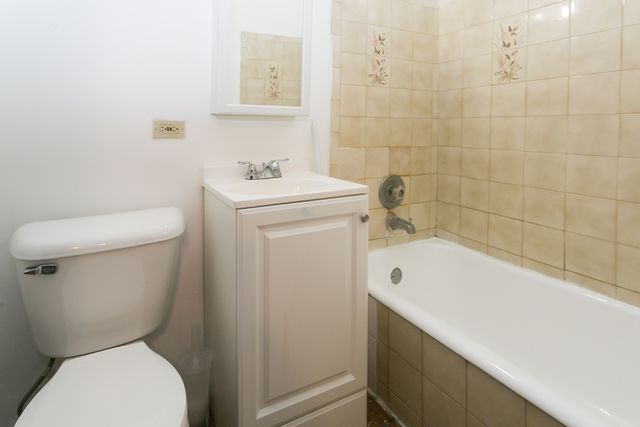 4515 N Malden Street 3C, Chicago, IL 60640