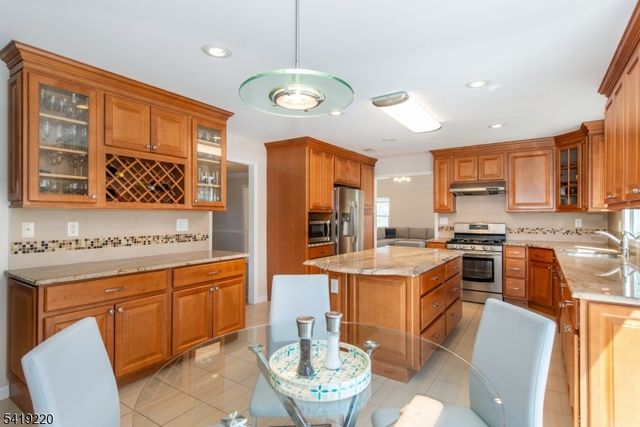 43 WILKESHIRE BLVD, Randolph Twp., NJ 07869