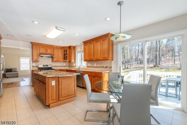 43 WILKESHIRE BLVD, Randolph Twp., NJ 07869