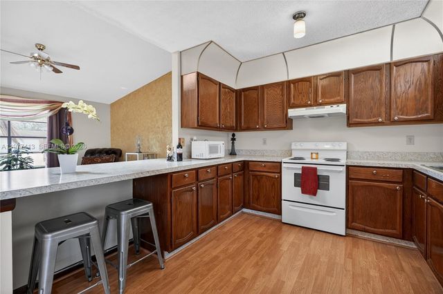 281 NE Greenbrier Ave, Port St. Lucie, FL 34983