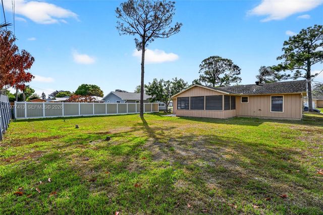 281 NE Greenbrier Ave, Port St. Lucie, FL 34983