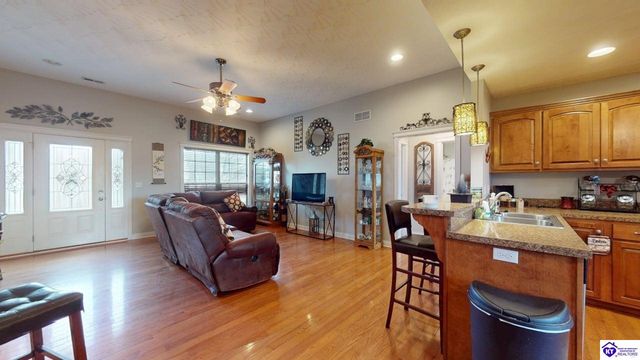 512 Concord Grape Way, Vine Grove, KY 40175