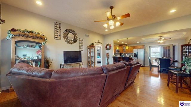 512 Concord Grape Way, Vine Grove, KY 40175