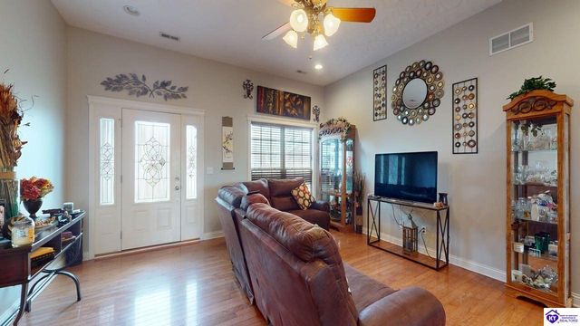 512 Concord Grape Way, Vine Grove, KY 40175