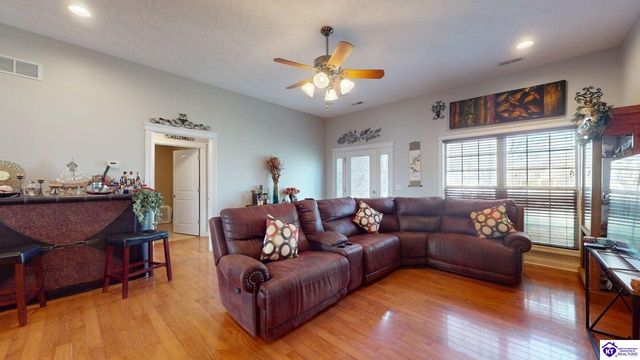 512 Concord Grape Way, Vine Grove, KY 40175