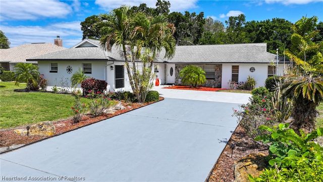 129 Forever Avenue, Lake Placid, FL 33852