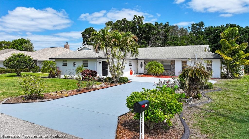 129 Forever Avenue, Lake Placid, FL 33852