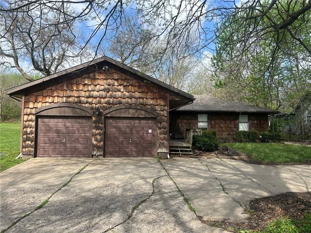 7926 Ditzler Avenue, Raytown, MO 64138